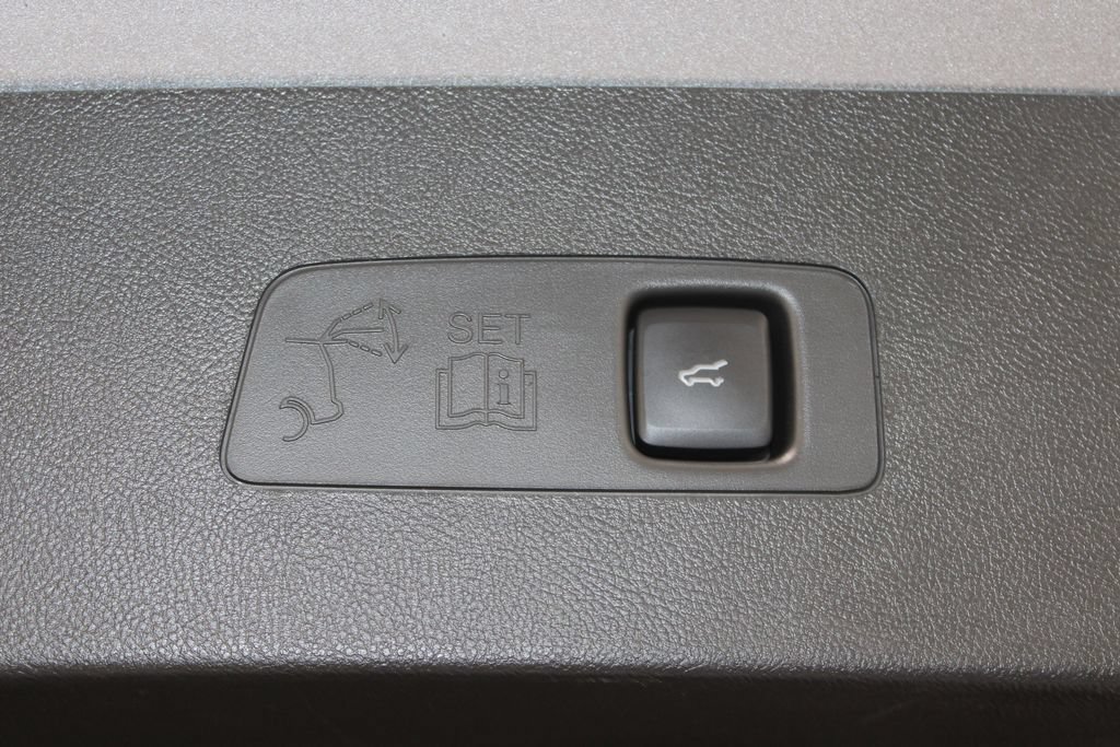 Used 2022 Lincoln Corsair AWD w/ Equipment Group 101A image 17