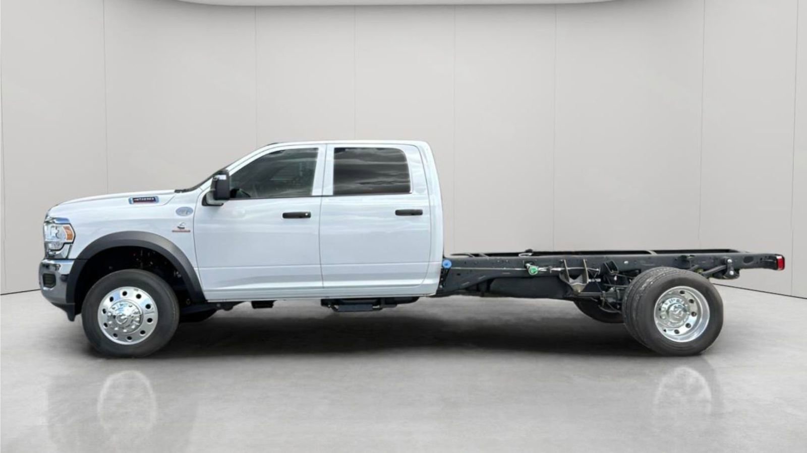New 2024 RAM 4500 Tradesman w/ Chrome Appearance Group RWD image 8
