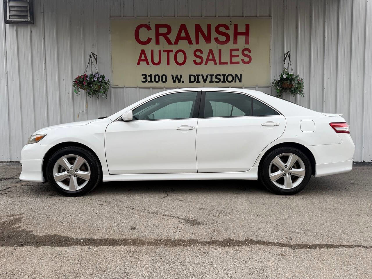 Used 2010 Toyota Camry SE FWD image 6