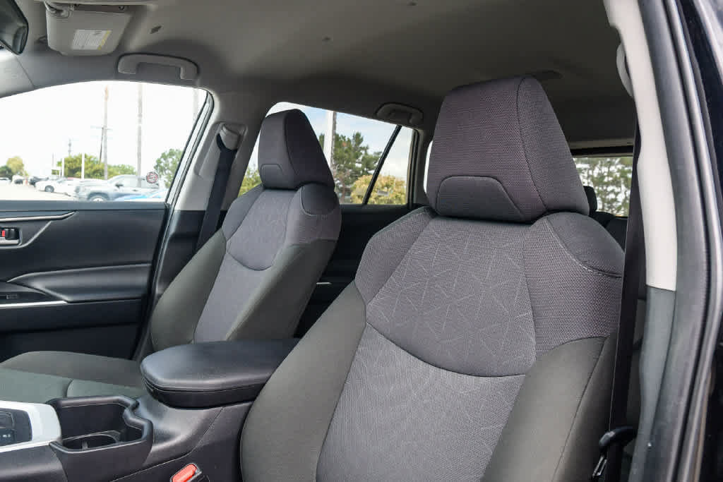 Used 2025 Toyota RAV4 XLE AWD/4WD image 20
