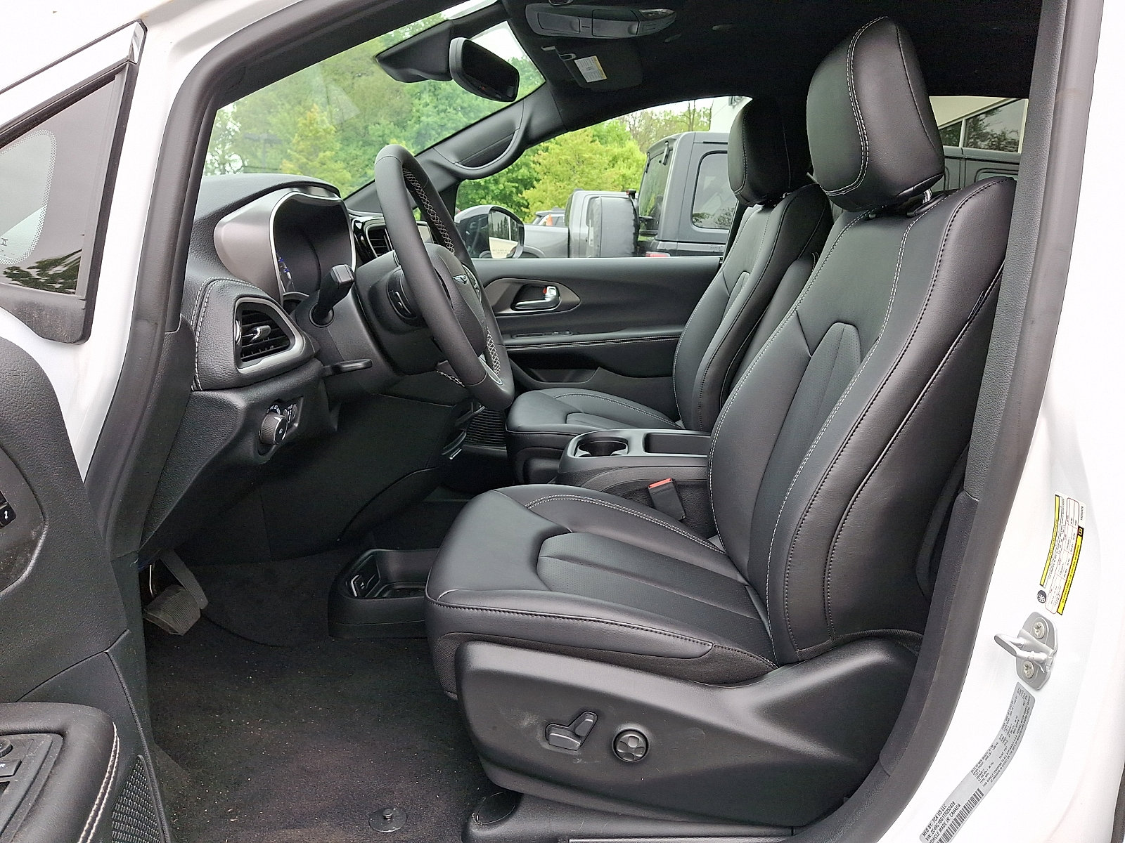 New 2026 Chrysler Pacifica Select FWD image 9
