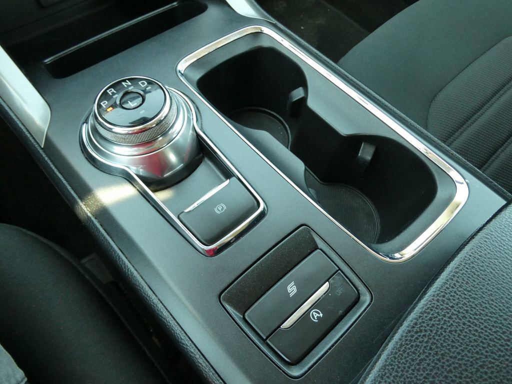Used 2020 Ford Fusion SE FWD image 24