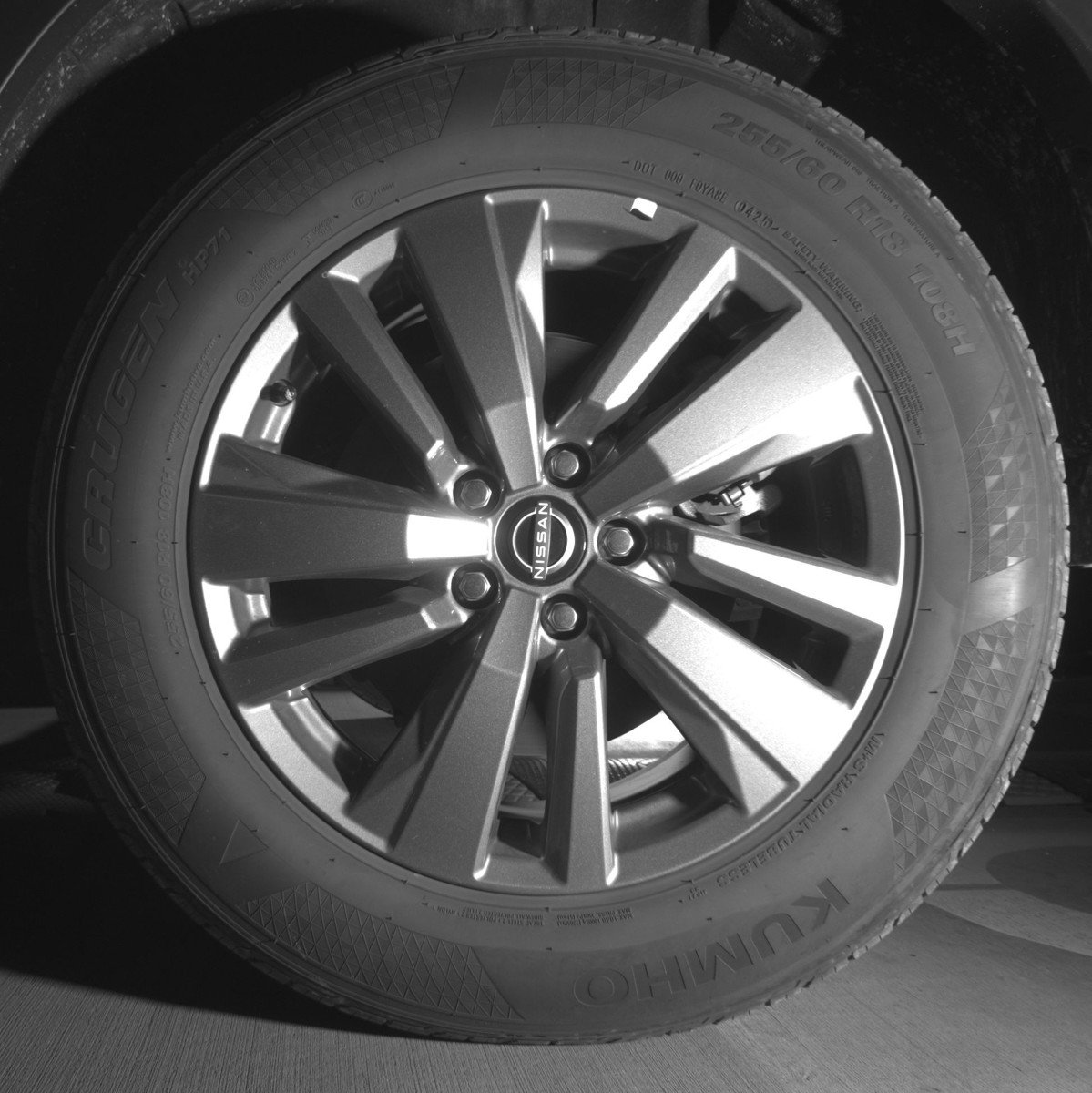 Used 2025 Nissan Pathfinder SV FWD image 14