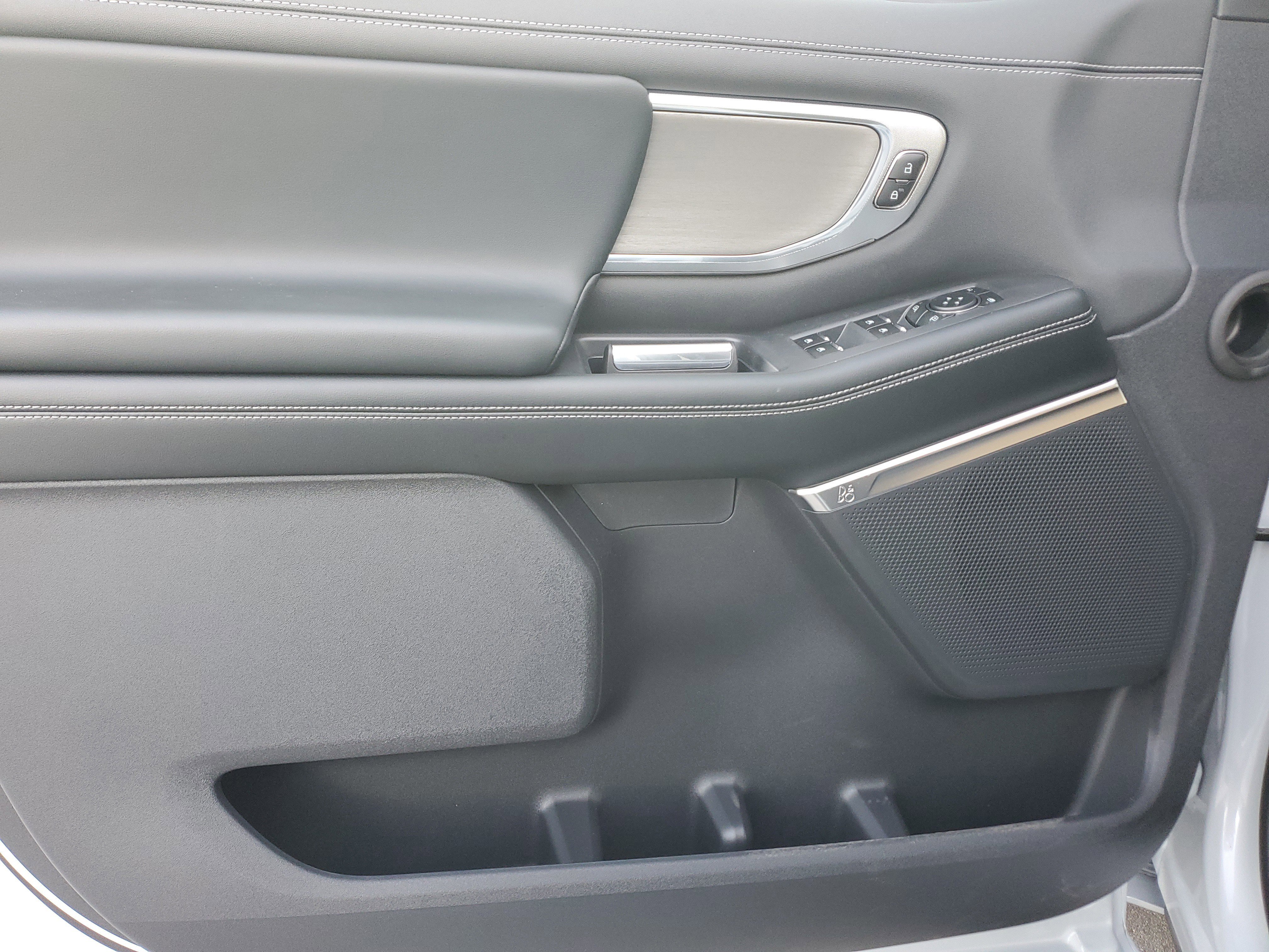 New 2025 Ford Expedition Max Platinum w/ Driver's Package image 13