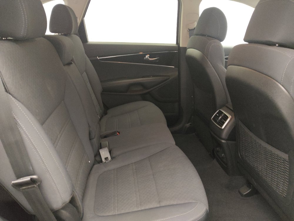 Used 2017 Kia Sorento LX image 19