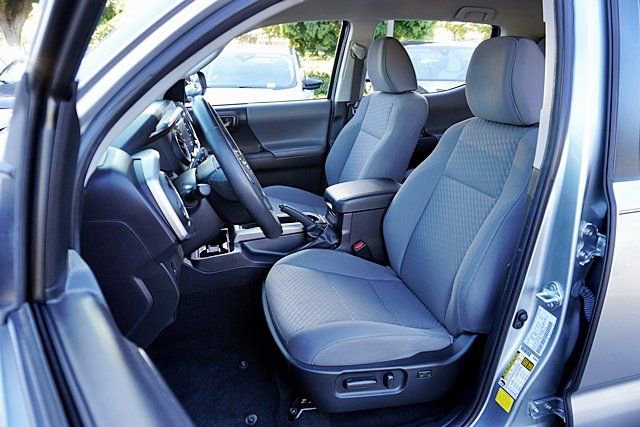 Used 2022 Toyota Tacoma SR5 RWD image 17