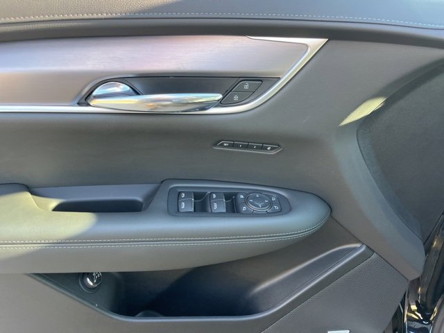 New 2025 Cadillac XT6 Luxury image 15