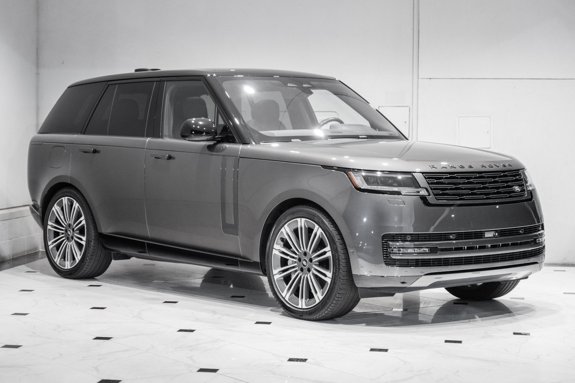 Used 2023 Land Rover Range Rover SE AWD/4WD image 3