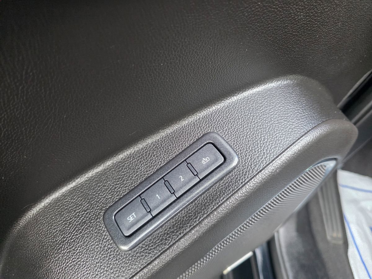 Used 2020 Chevrolet Suburban LT image 27