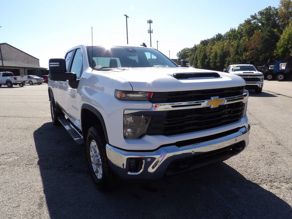 Used 2025 Chevrolet Silverado 3500 LT w/ Safety Package AWD/4WD image 11