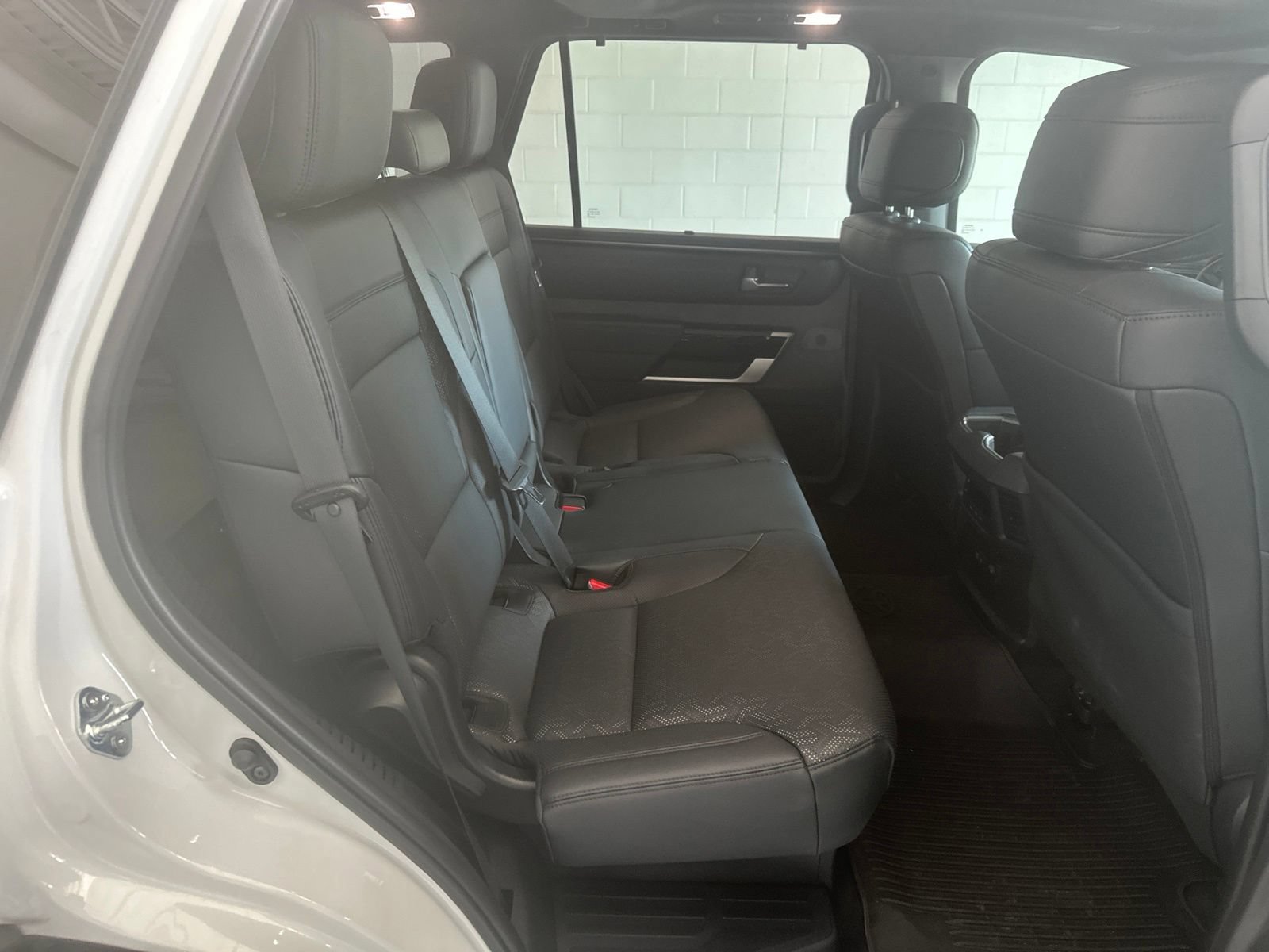 Used 2025 Toyota Sequoia Limited w/ Tow Technology Package AWD/4WD image 13