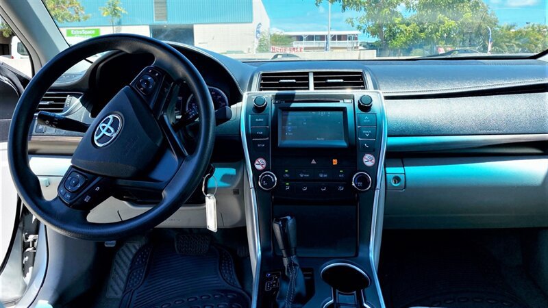 Used 2017 Toyota Camry LE FWD image 9