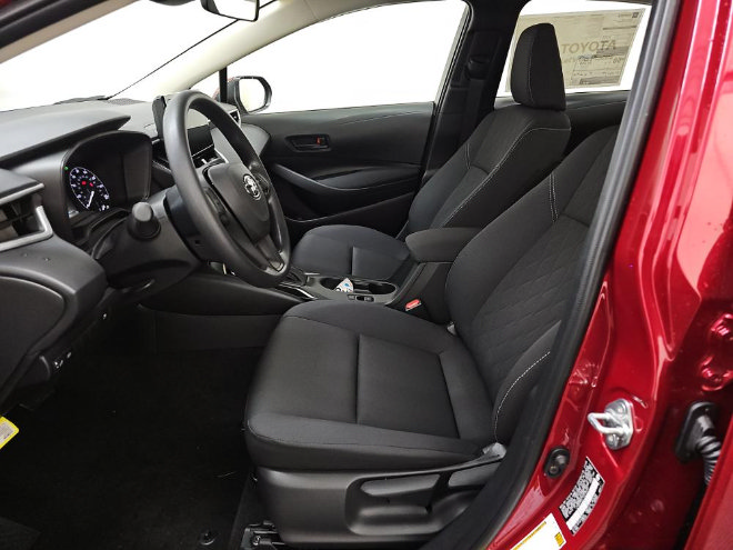 Used 2025 Toyota Corolla LE FWD image 7