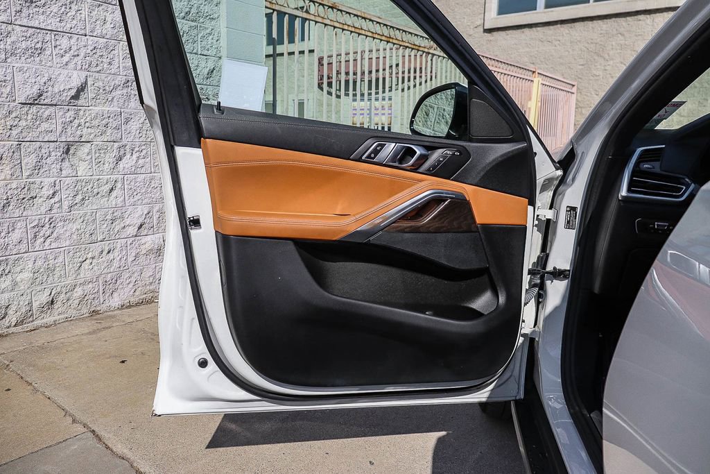 Used 2023 BMW X6 xDrive40i w/ Climate Comfort Package image 24