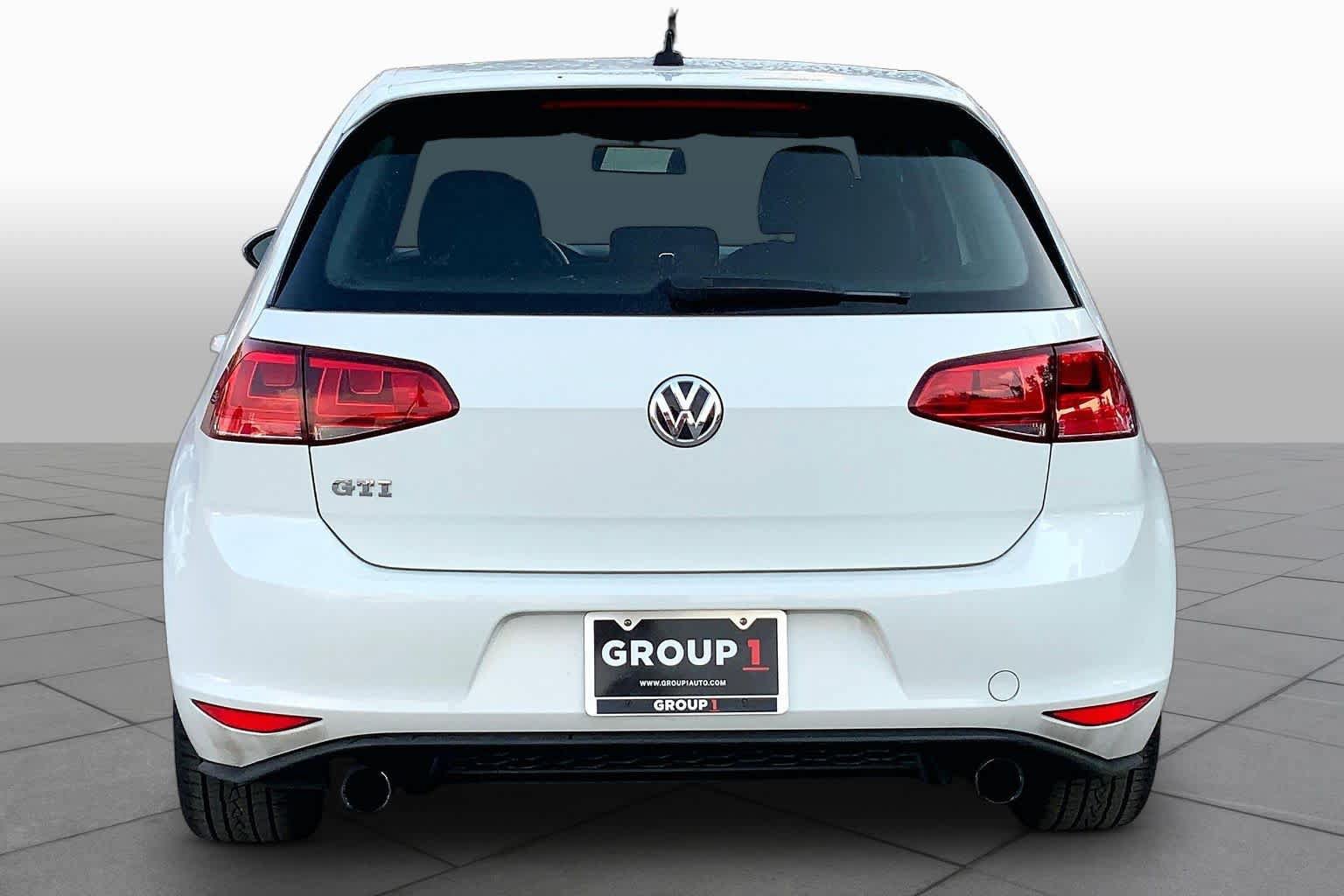 Used 2017 Volkswagen GTI SE FWD image 5