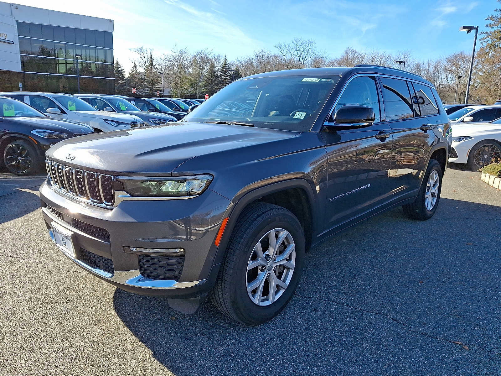 Used 2022 Jeep Grand Cherokee L Limited w/ Luxury Tech Group II AWD/4WD image 3