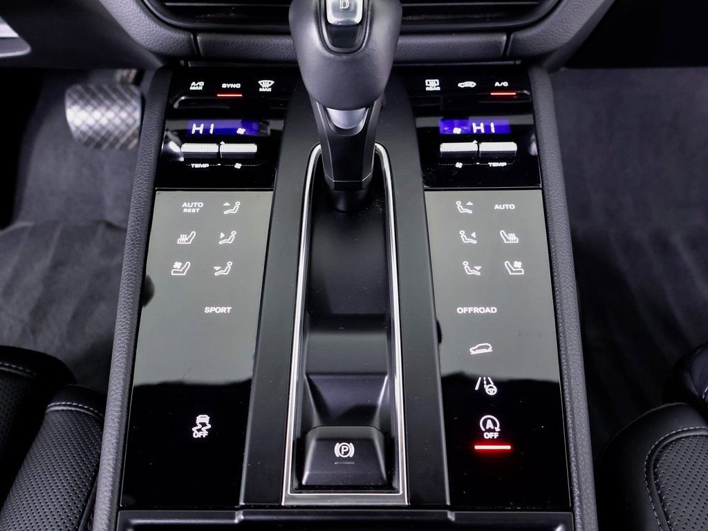 Used 2025 Porsche Macan image 18