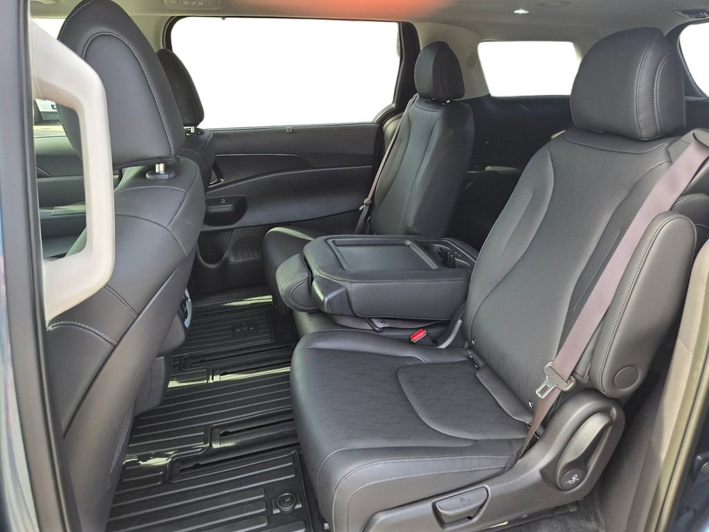 Certified 2025 Kia Carnival SX w/ SX Dark Edition Package image 20
