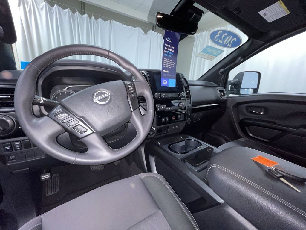 Used 2023 Nissan Titan SV w/ SV Convenience Package image 3