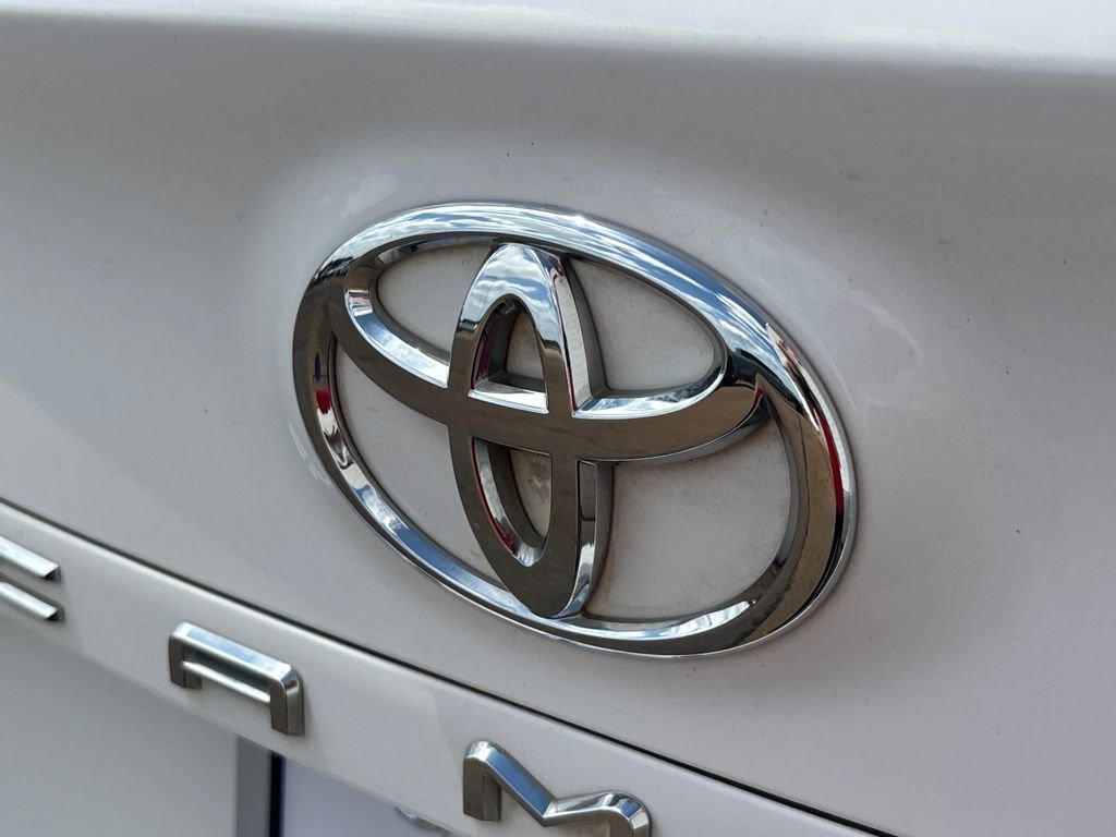 Used 2022 Toyota Camry LE image 28