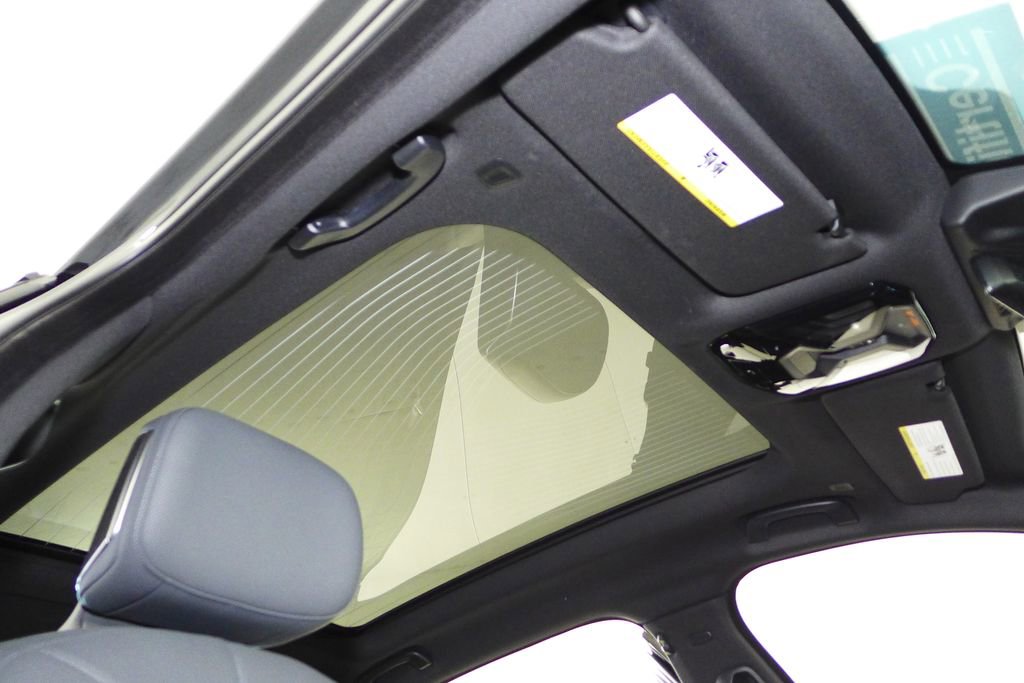 Certified 2023 BMW 760i xDrive w/ Parking Assistance Package image 18