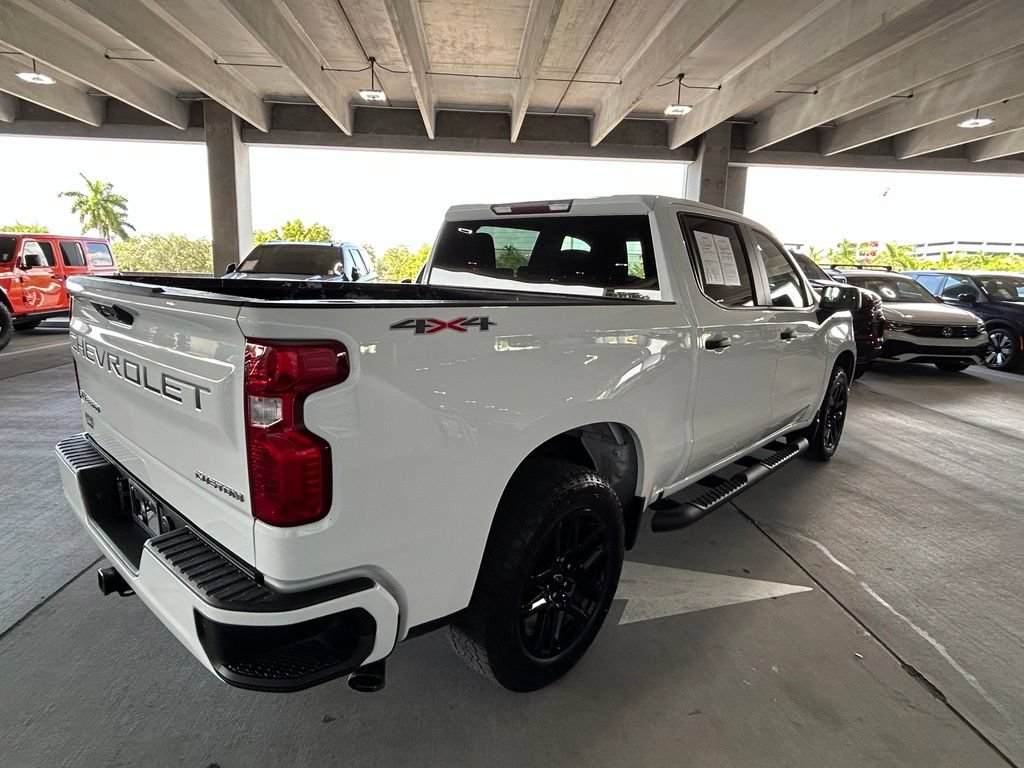 Used 2025 Chevrolet Silverado 1500 Custom w/ Turbomax Blackout Package AWD/4WD image 5