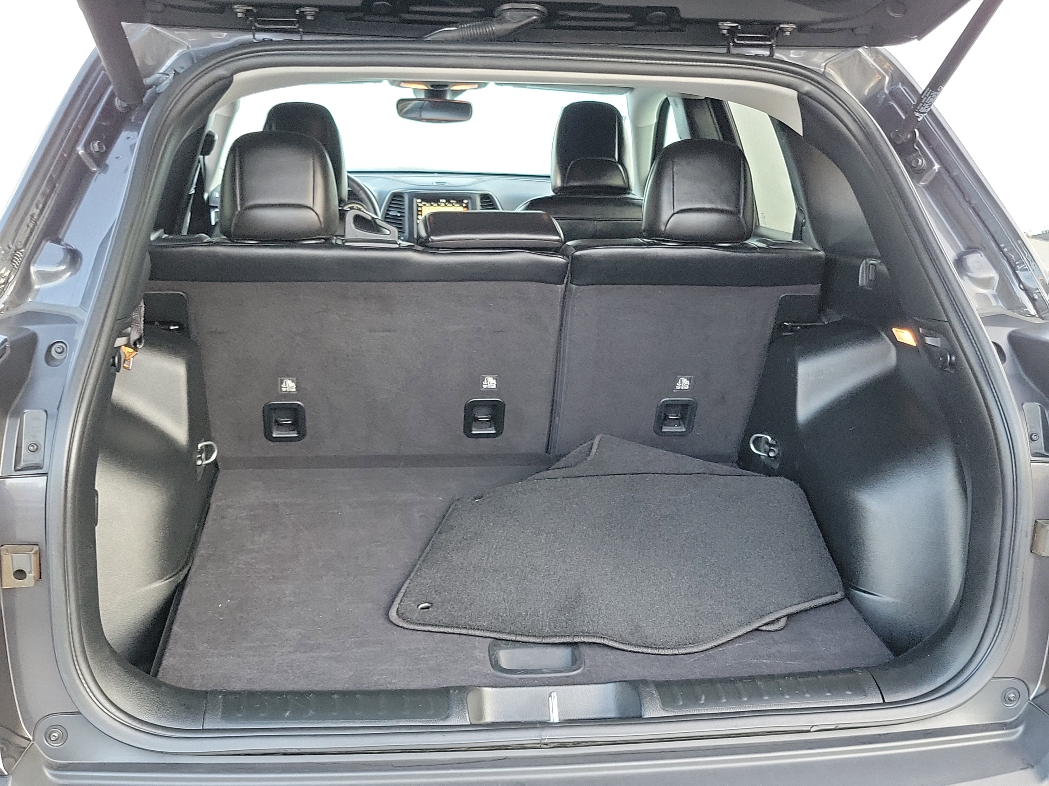 Used 2023 Jeep Cherokee Altitude Lux image 18