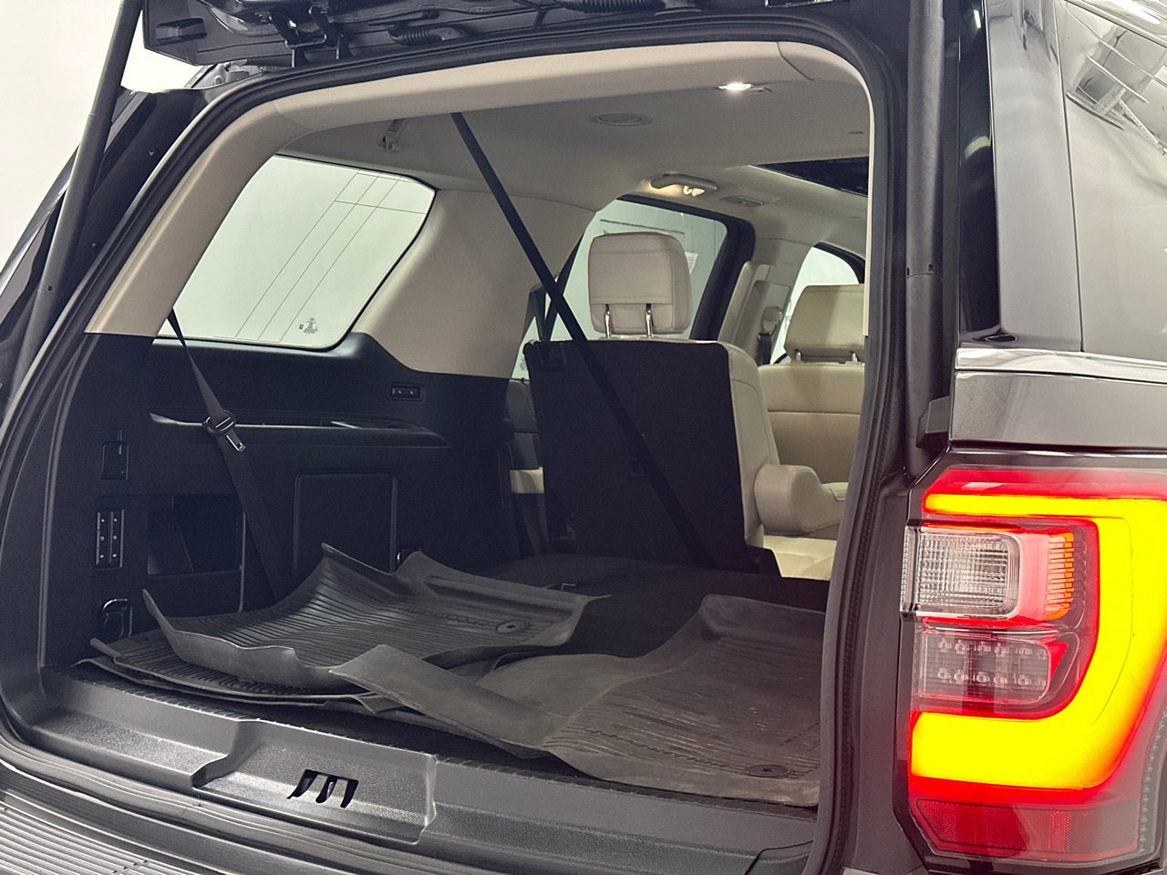 Used 2020 Ford Expedition Platinum image 9