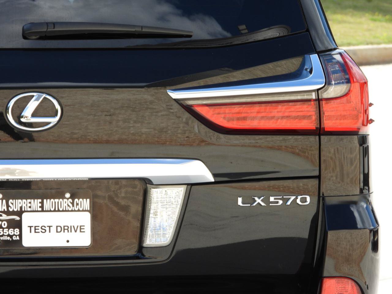 Used 2016 Lexus LX 570 4WD w/ 3rd Row & Luxury Pkg image 43