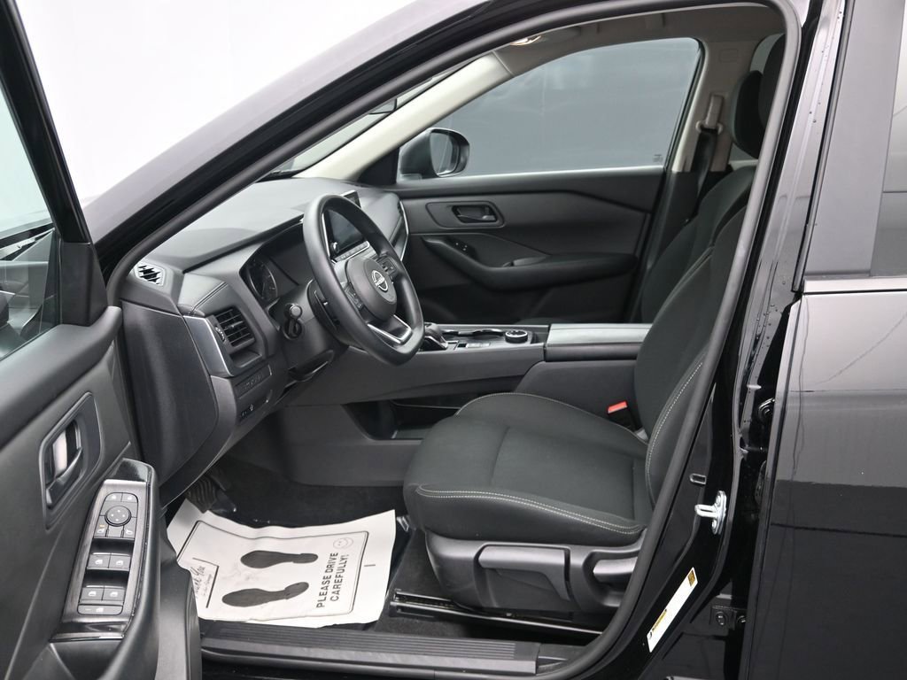 Used 2024 Nissan Rogue S image 17