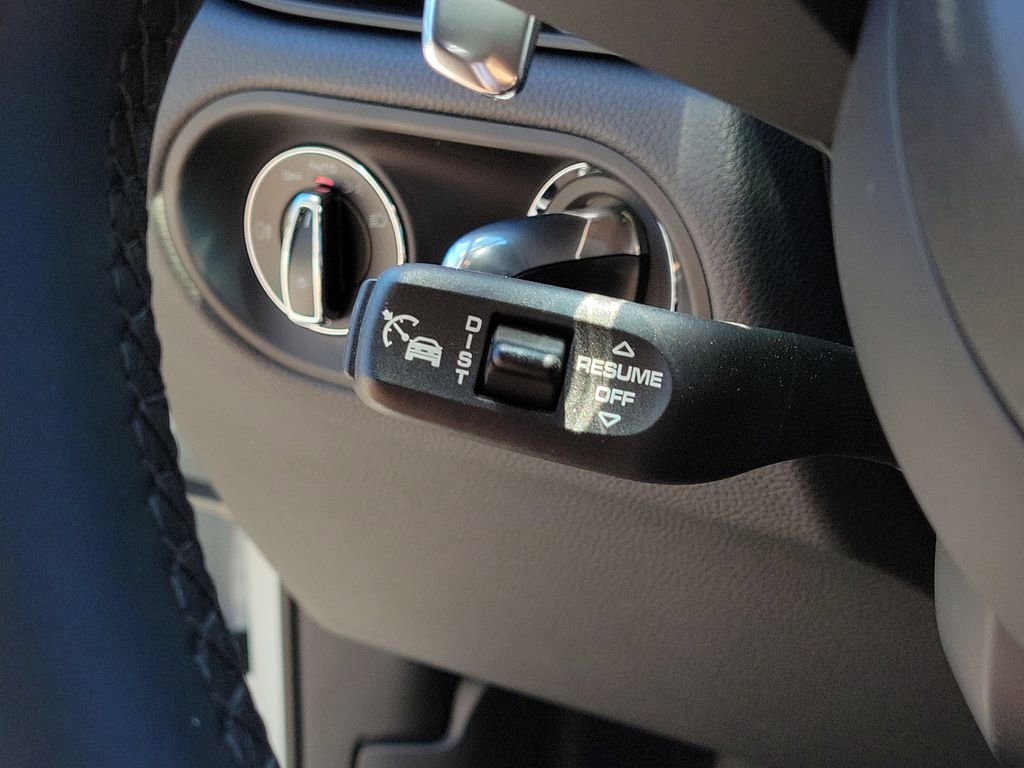 Certified 2025 Porsche Macan image 40