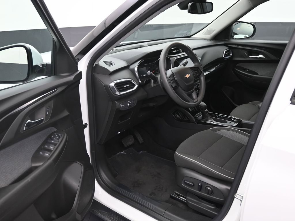 Used 2023 Chevrolet TrailBlazer LT w/ Convenience Package AWD/4WD image 10