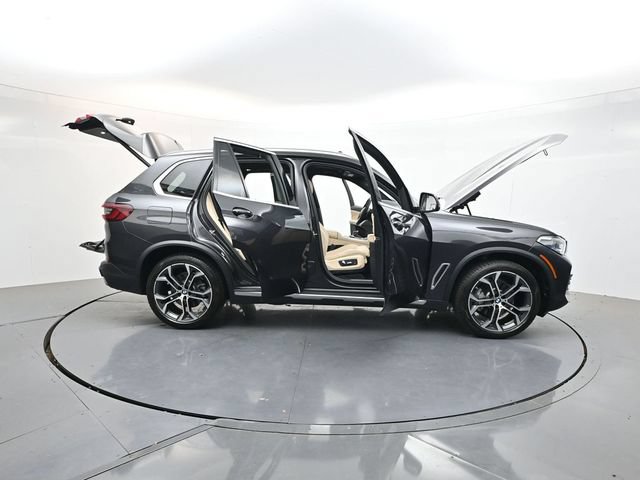 Used 2022 BMW X5 xDrive40i w/ Executive Package AWD/4WD image 54