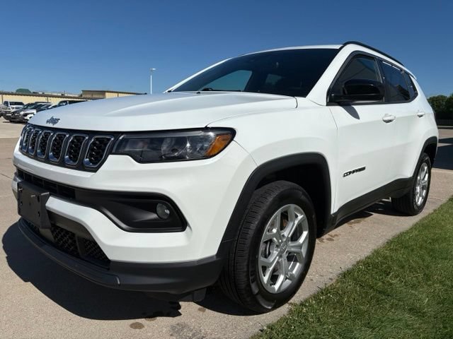 Used 2024 Jeep Compass Latitude AWD/4WD image 8