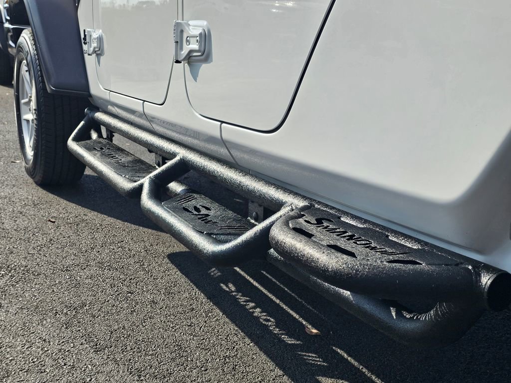 Used 2020 Jeep Gladiator Sport w/ Quick Order Package 24S image 11