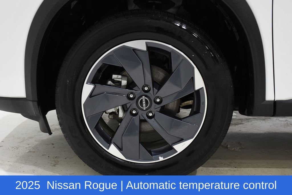 Used 2025 Nissan Rogue SV image 6