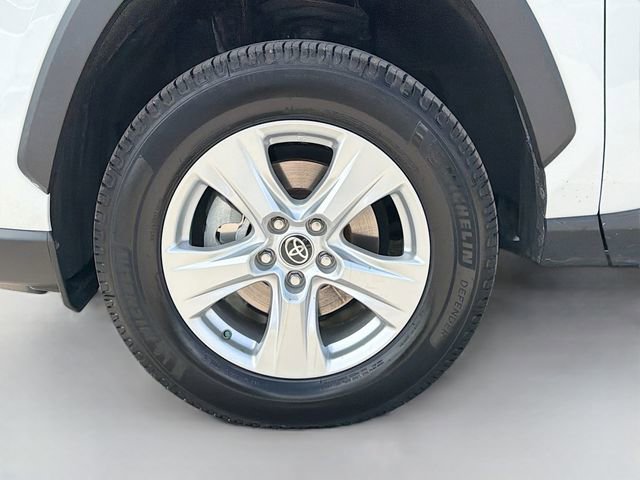 Used 2021 Toyota RAV4 XLE image 40