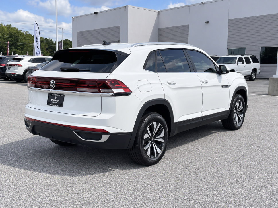 Used 2025 Volkswagen Atlas Cross Sport SE FWD image 8