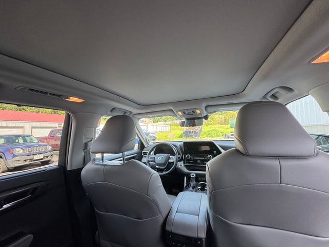 Used 2025 Toyota Highlander Platinum AWD/4WD image 68