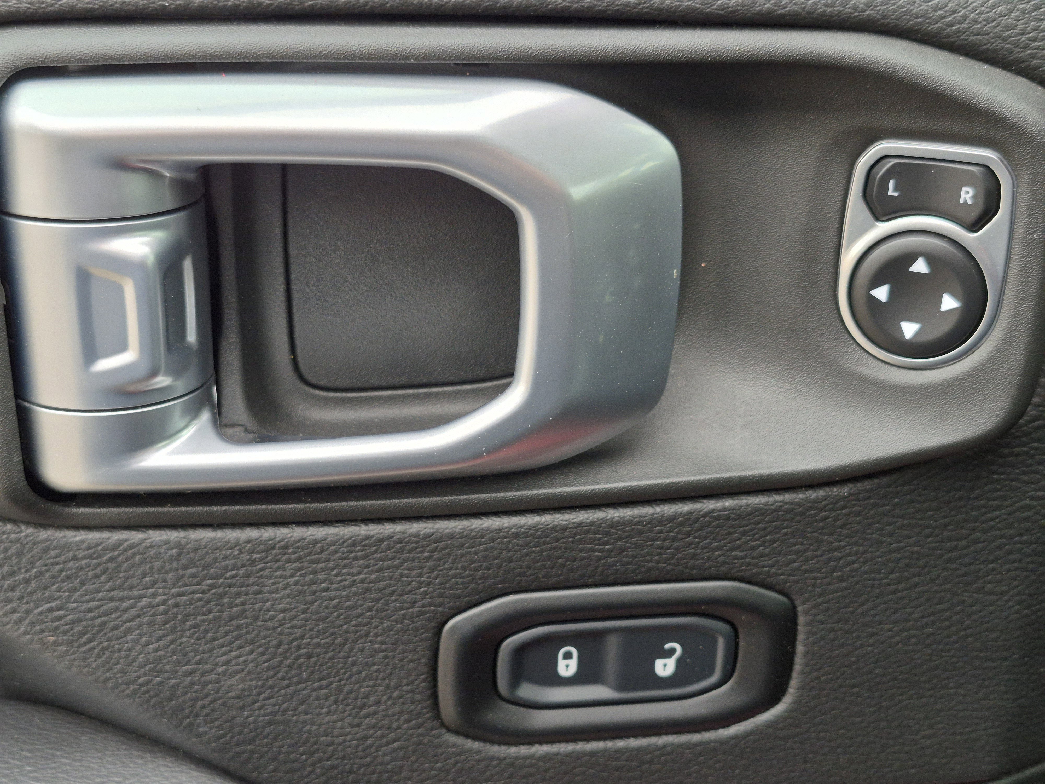 Used 2021 Jeep Wrangler Sahara w/ Cold Weather Group image 15