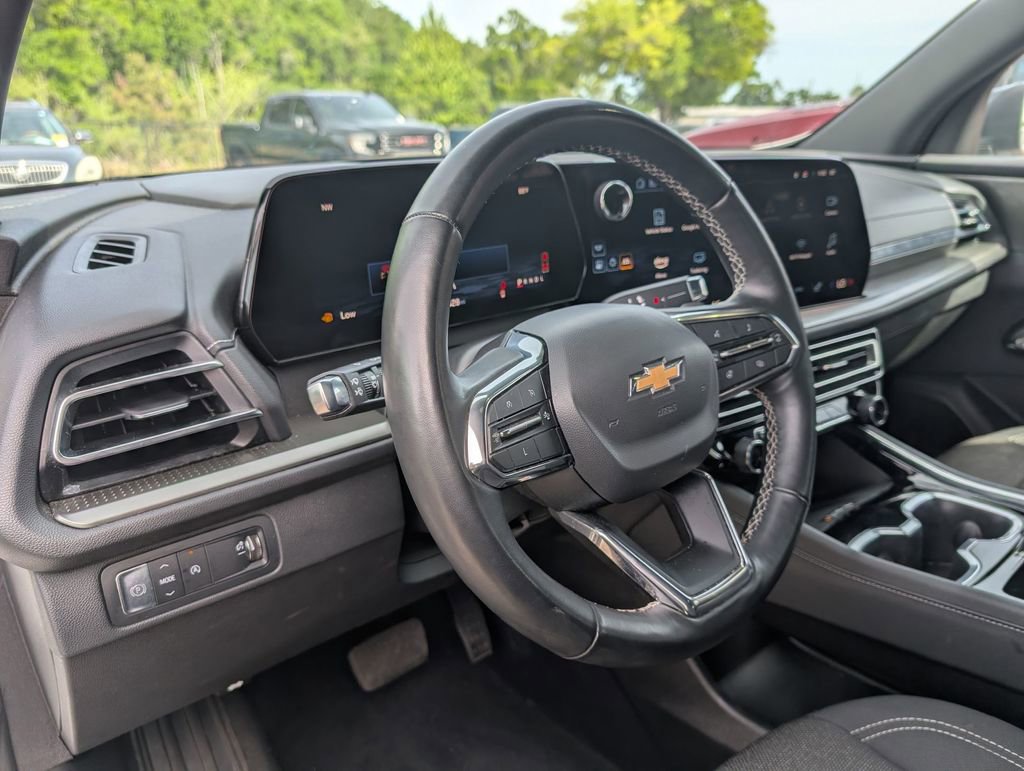 Used 2025 Chevrolet Traverse LT FWD image 30