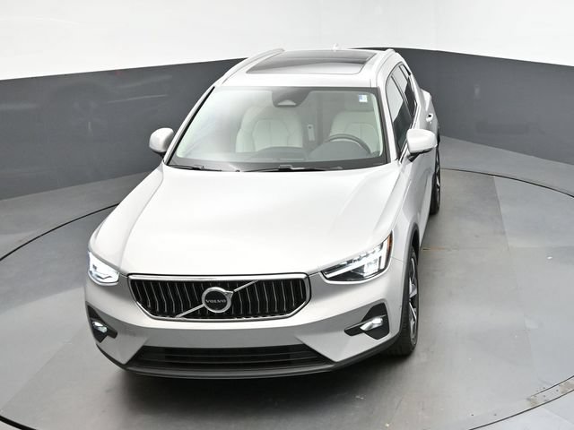 Used 2025 Volvo XC40 B5 Plus AWD/4WD image 43