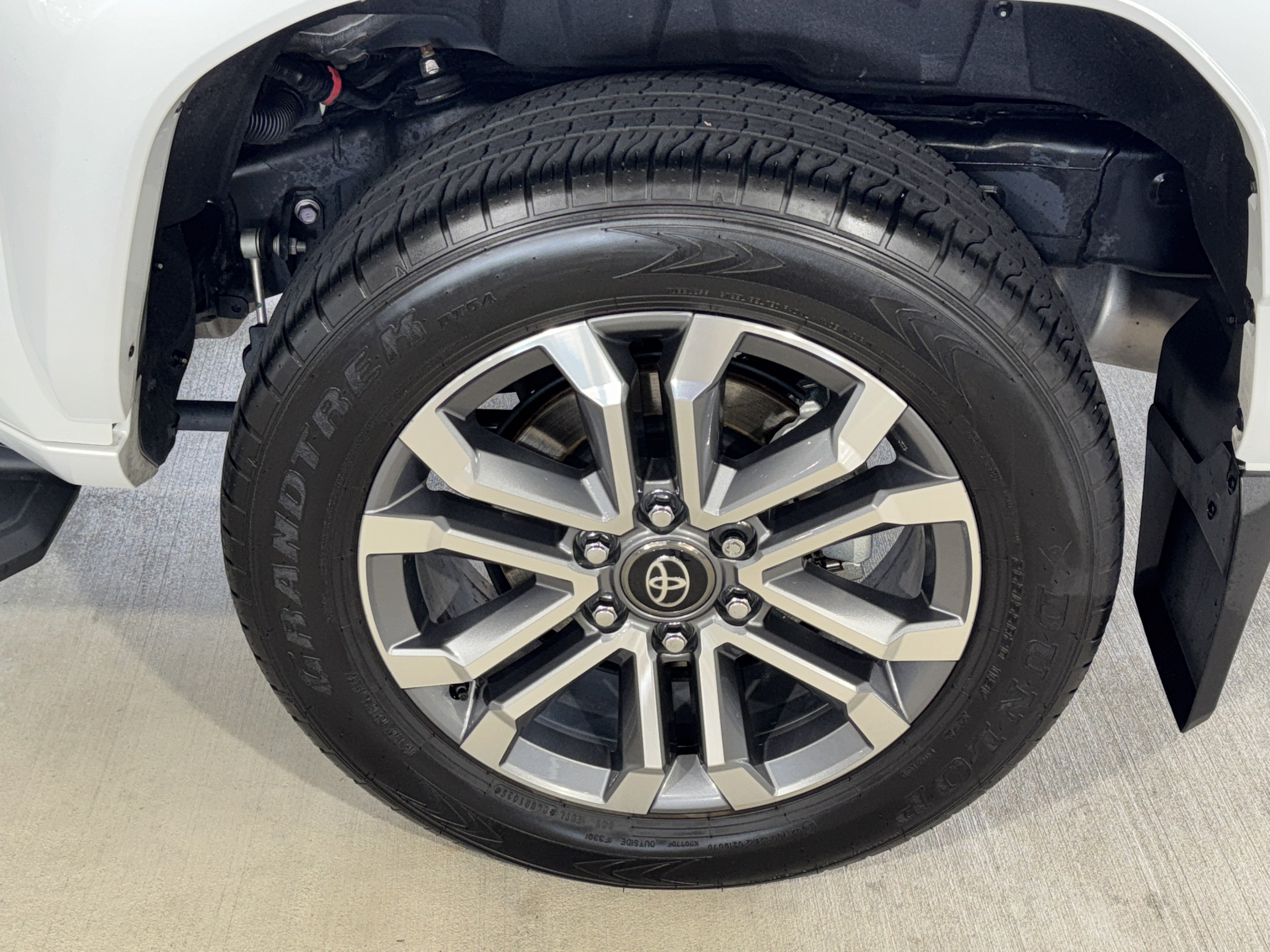 Used 2025 Toyota 4Runner Limited AWD/4WD image 37