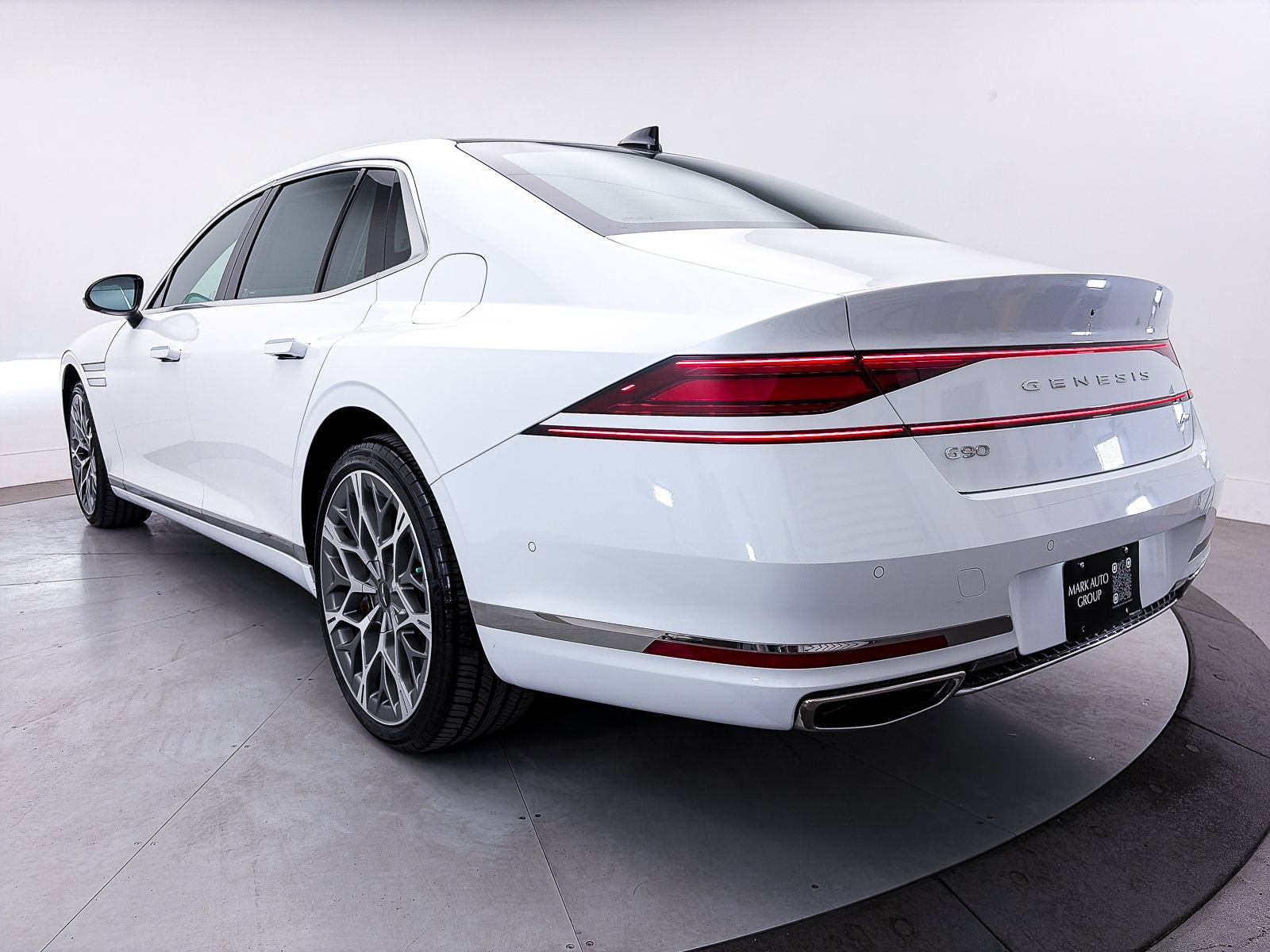 Used 2025 Genesis G90 3.5T AWD/4WD image 18