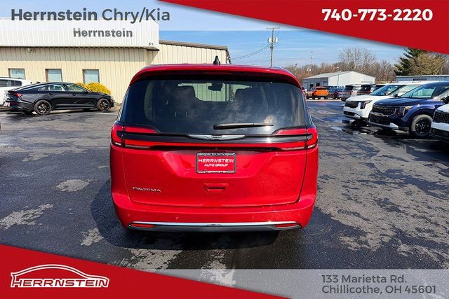 Used 2024 Chrysler Pacifica Touring-L image 31