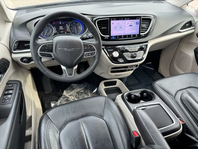 Used 2022 Chrysler Pacifica Touring-L FWD image 9