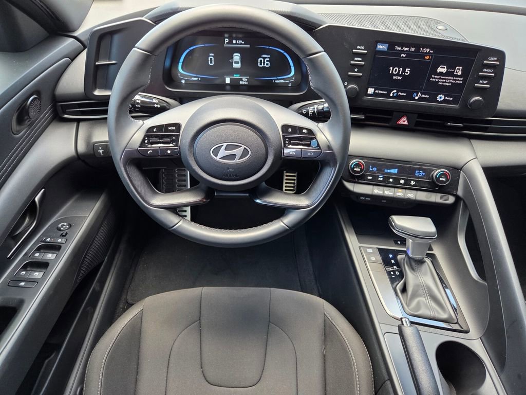 Used 2025 Hyundai Elantra Sport FWD image 13