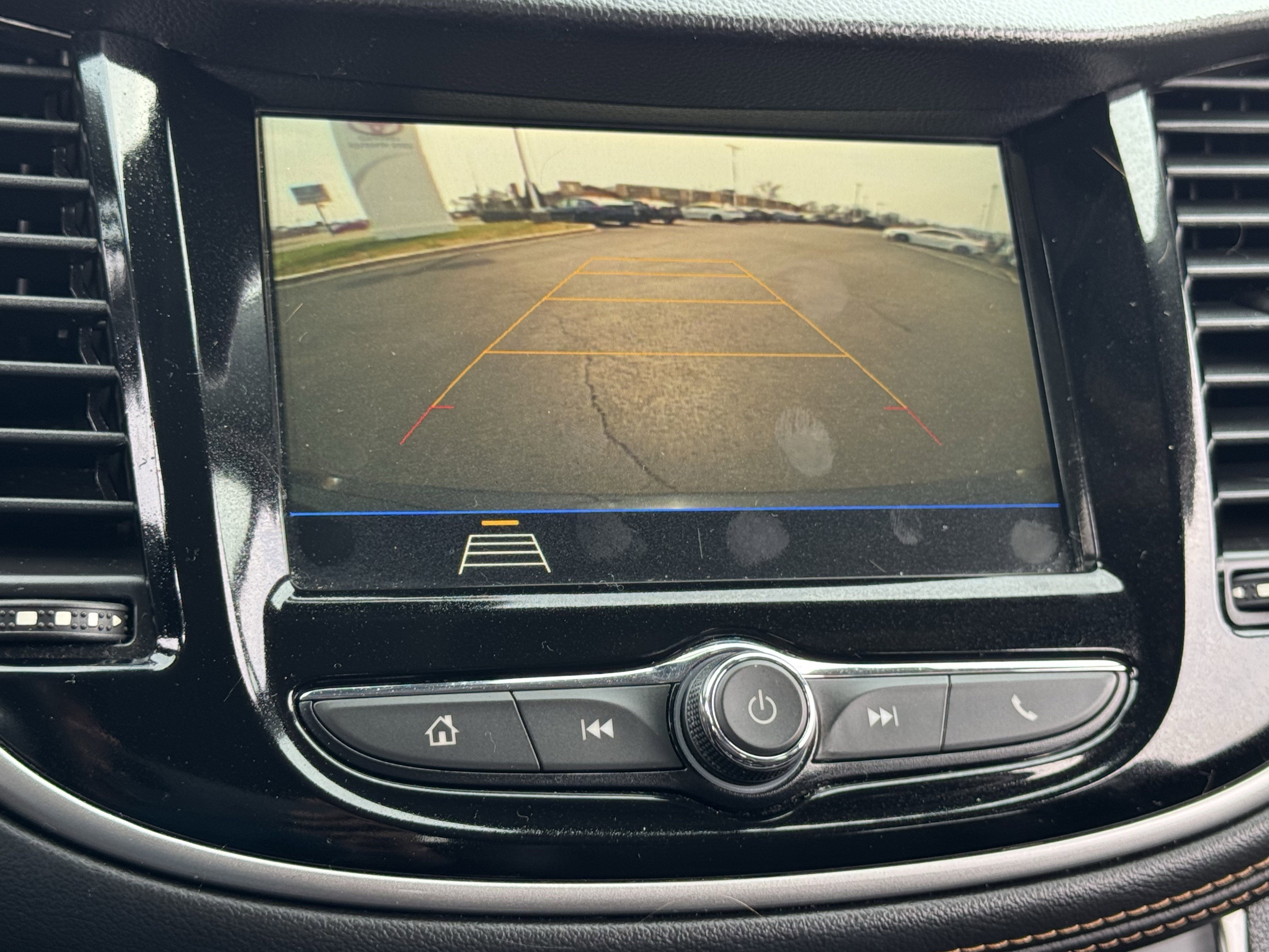 Used 2019 Chevrolet Trax LT w/ LT Convenience Package image 8