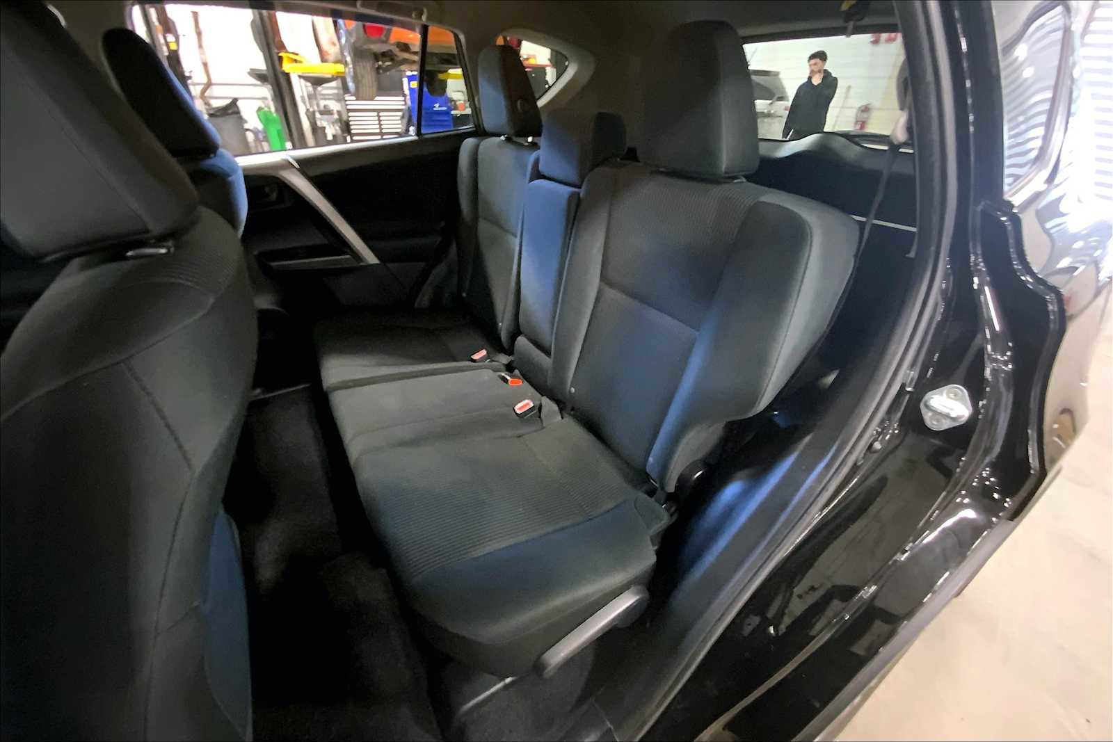 Used 2017 Toyota RAV4 LE w/ Carpet Mat Package image 17