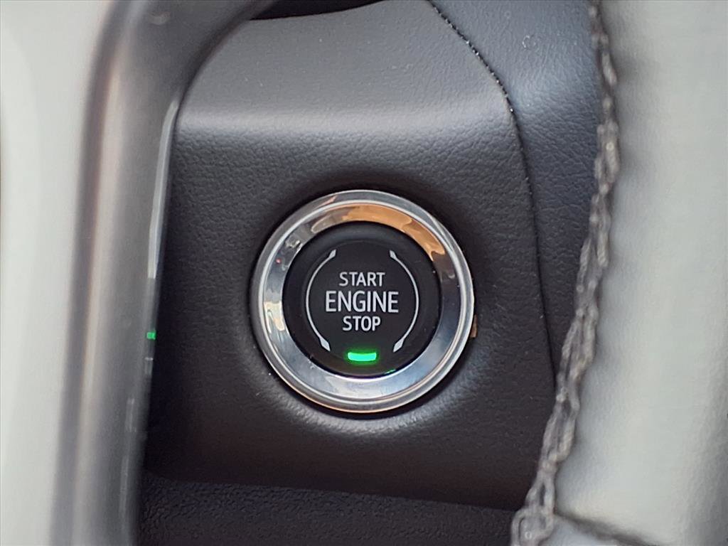 Used 2023 Chevrolet Suburban Premier image 15